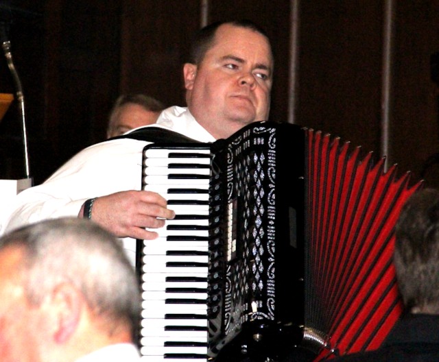 Andy Gordon on accordion